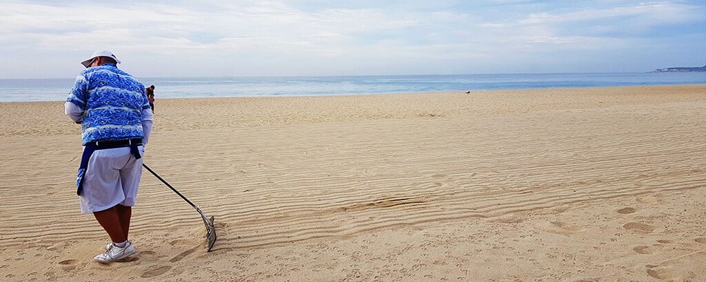 Club Solaris Cabos Cleaning the Beach