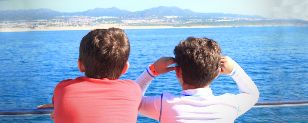 kids looking at the sea of cortez in mexico